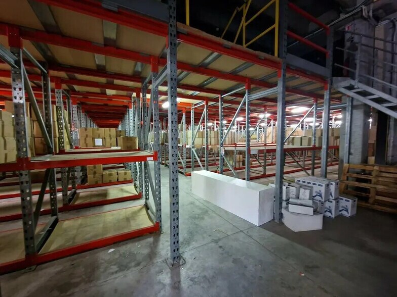 Industriel/Logistique dans Vallauris à louer - Photo de l’immeuble – Image 1 sur 5