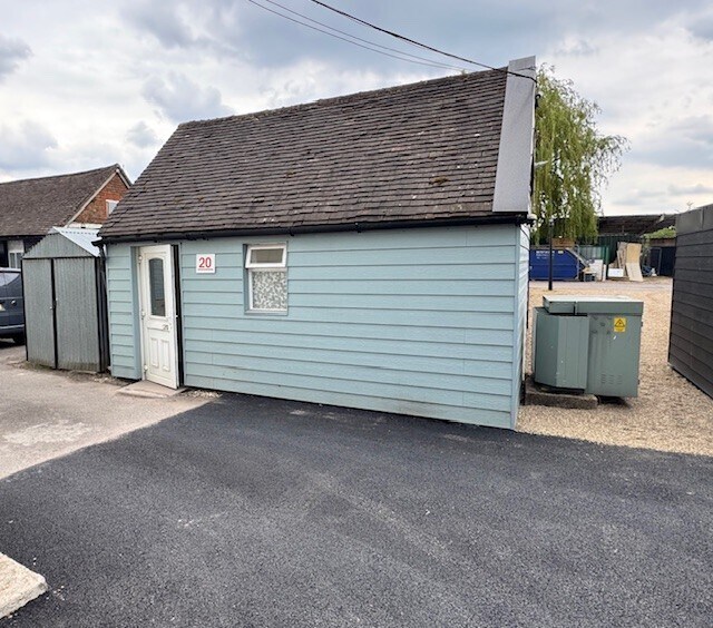 Charlwood Rd, Crawley à louer Photo principale– Image 1 sur 2