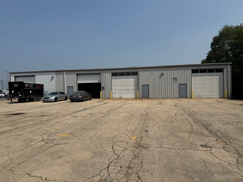 2402 McDonough St, Joliet, IL à louer - Photo de l’immeuble – Image 2 sur 3