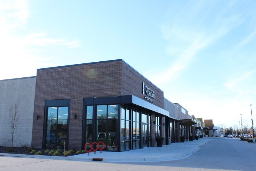2500 Burton St, Grand Rapids, MI à louer - Photo de l’immeuble – Image 2 sur 11