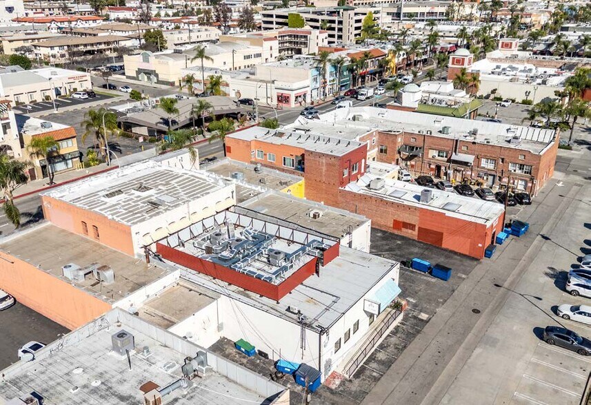 236 W Main St, Alhambra, CA à vendre - Photo de l’immeuble – Image 2 sur 6