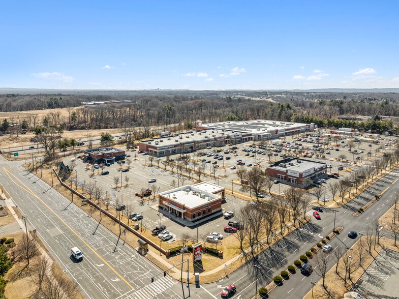 Kennedy Marketplace portfolio sale portefeuille de 3 biens à vendre sur LoopNet.fr - Photo de l’immeuble – Image 3 sur 5