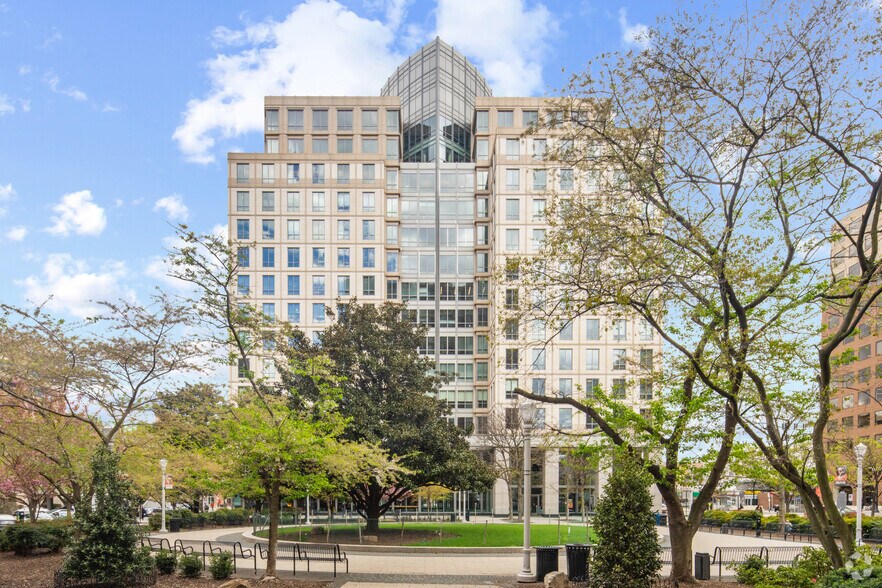 4250 N Fairfax Dr, Arlington, VA à louer - Photo de l’immeuble – Image 2 sur 5