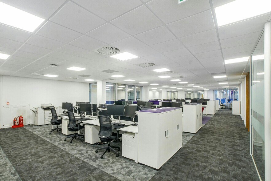 77 Mansell St, Londres à louer - Photo de l’immeuble – Image 2 sur 12