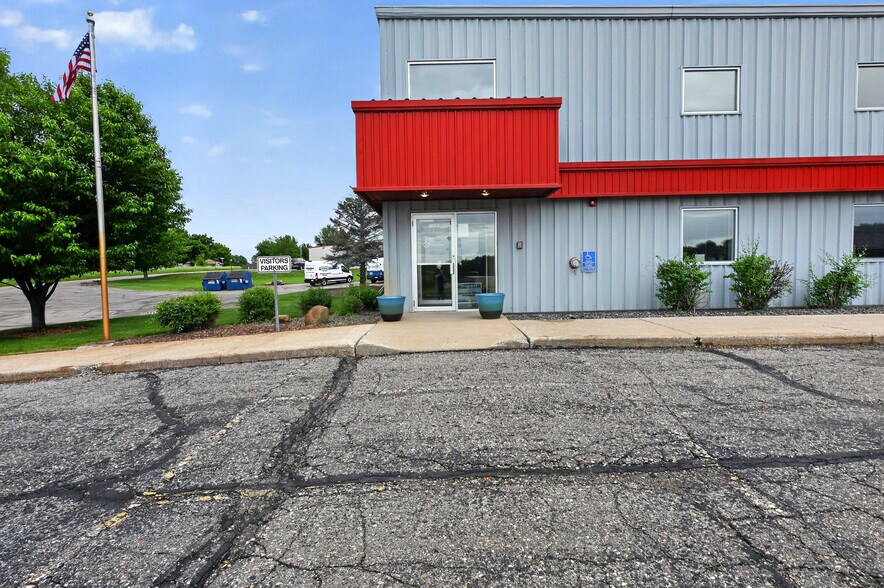 1202 Sunridge Dr, Saint Cloud, MN à vendre - Photo de l’immeuble – Image 2 sur 16