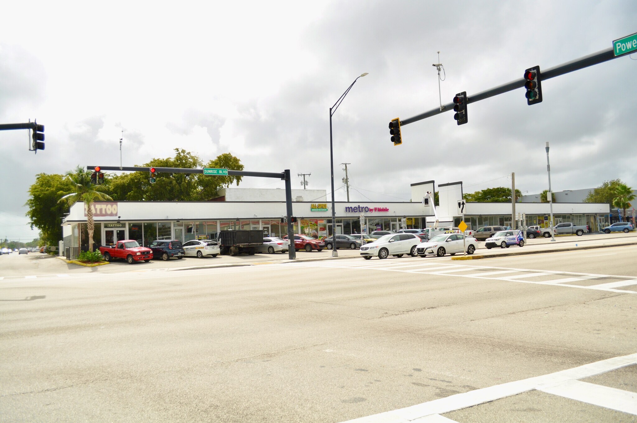 900-914 W Sunrise Blvd, Fort Lauderdale, FL à louer Photo de l’immeuble– Image 1 sur 5