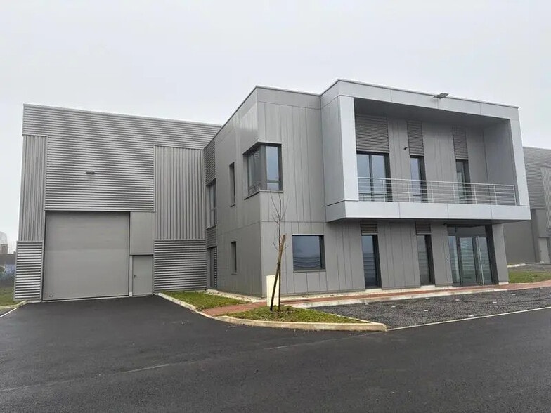 Local d’activités dans Courtry à louer - Photo de l’immeuble – Image 3 sur 12