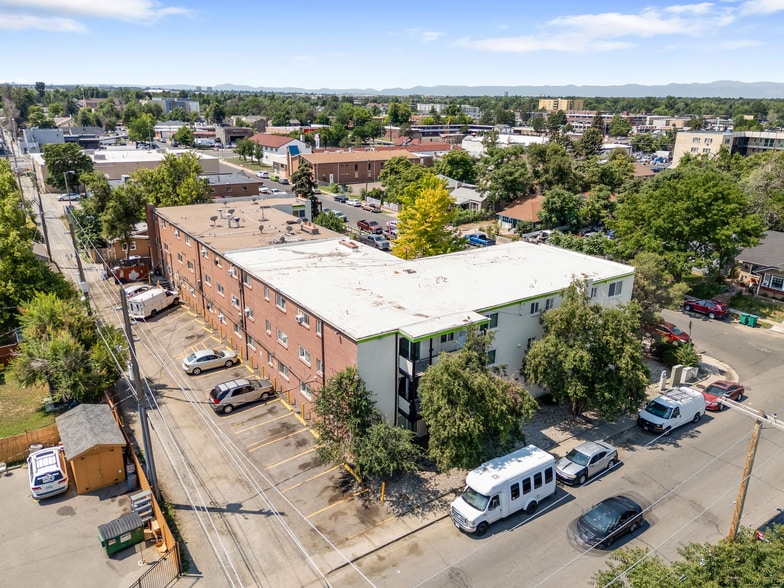 1592 Boston St, Aurora, CO à vendre - Photo de l’immeuble – Image 2 sur 12