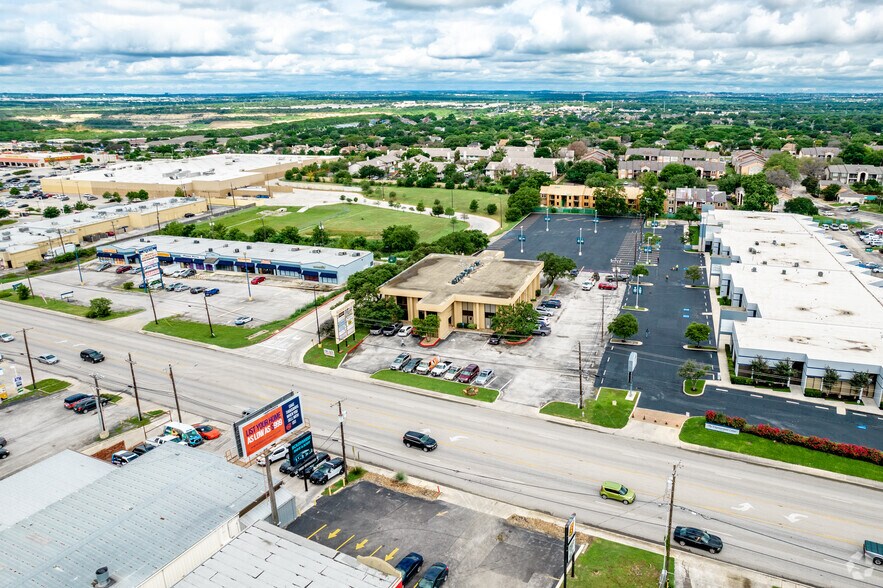 12521 Nacogdoches Rd, San Antonio, TX à louer - Aérien – Image 3 sur 14