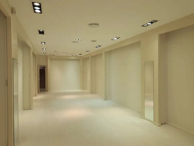 Plus de détails pour Local commercial à louer