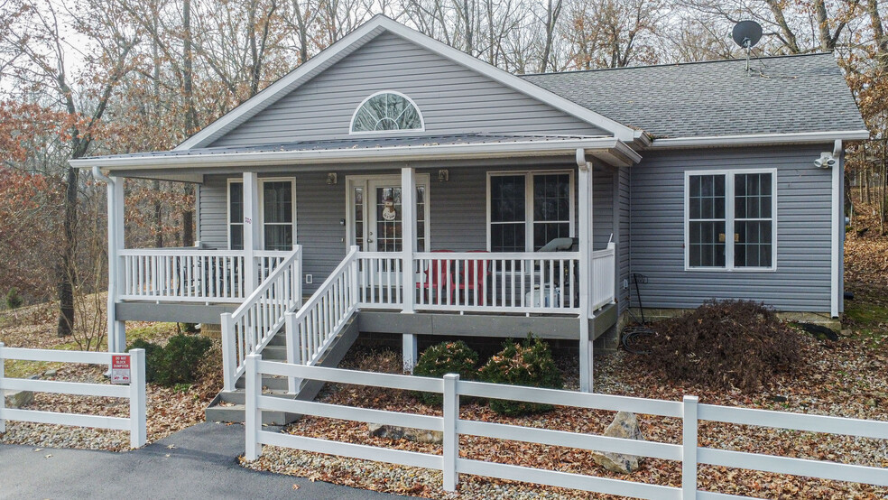 220 Little Lake Village dr, Grand Rivers, KY à vendre - Photo principale – Image 1 sur 1