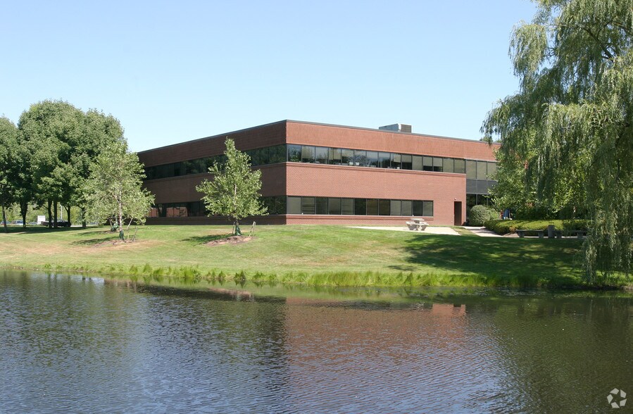 300 Winding Brook Dr, Glastonbury, CT à louer - Photo de l’immeuble – Image 3 sur 15