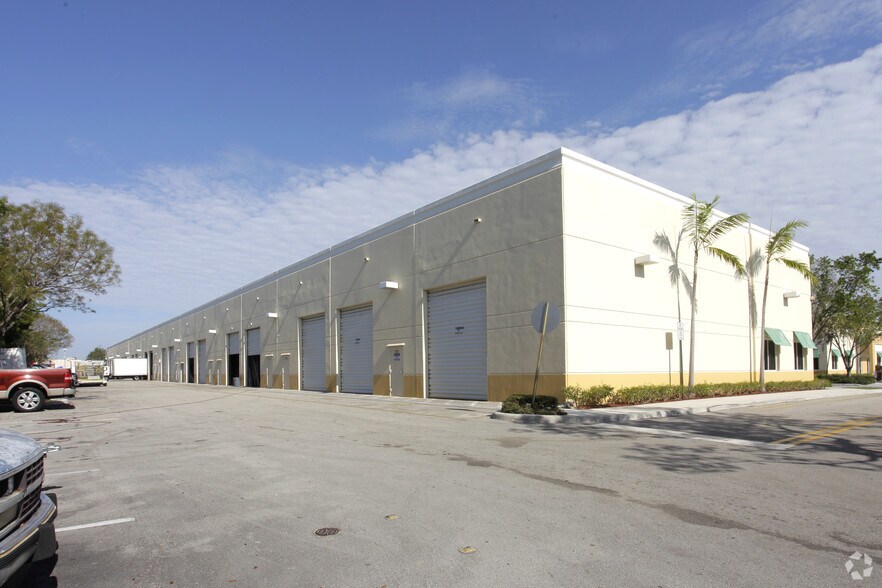 1747-1781 Banks Rd, Margate, FL à vendre - Photo de l’immeuble – Image 2 sur 19