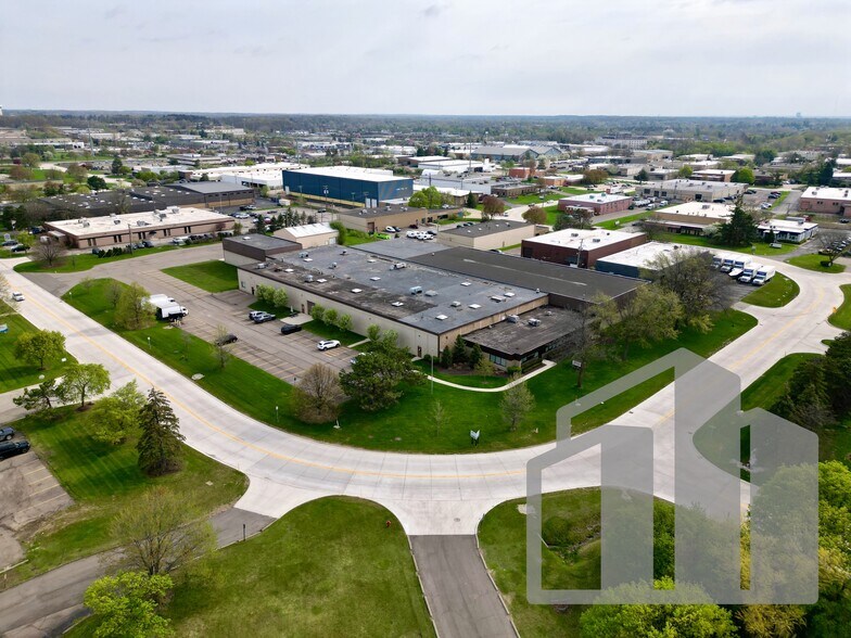23800 Research Dr, Farmington Hills, MI à louer - Photo de l’immeuble – Image 3 sur 10