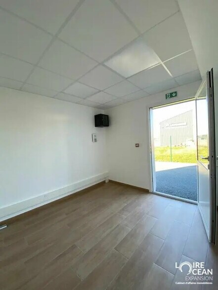 Local d’activités dans Vallet à louer - Photo de l’immeuble – Image 3 sur 7
