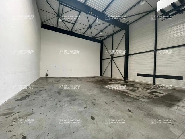 Plus de détails pour Local d’activités à vendre