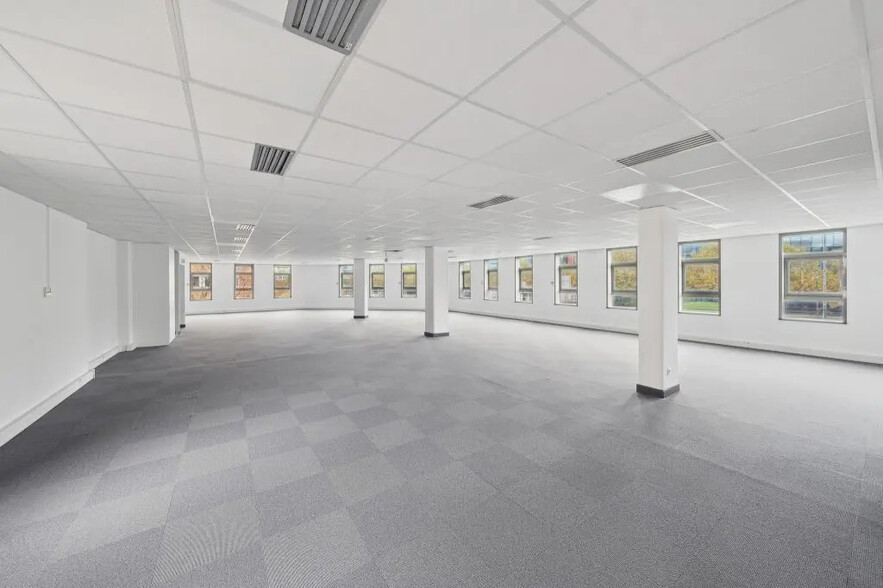 6-8 Rue Eugène Et Armand Peugeot, Rueil-Malmaison à vendre - Photo de l’immeuble – Image 2 sur 12