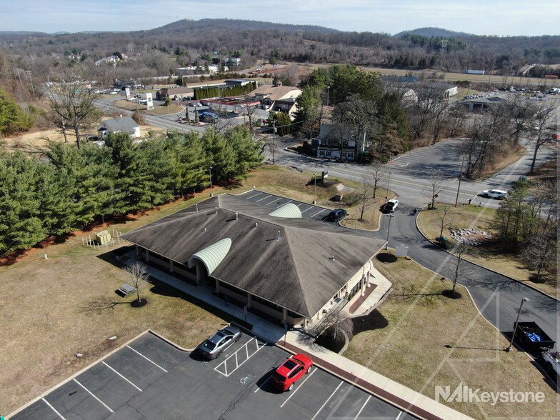 2433 Morgantown Rd, Reading, PA à louer - Photo de l’immeuble – Image 2 sur 28