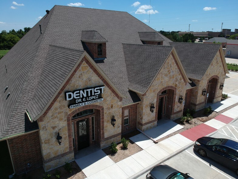 110 E Belt Line Rd, Cedar Hill, TX à louer - Photo de l’immeuble – Image 2 sur 8