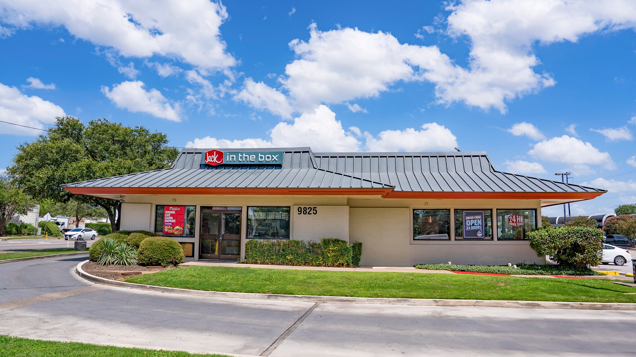 9825 Burnet Rd, Austin, TX à louer Photo principale– Image 1 sur 5