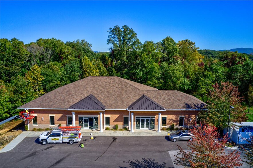 3070 Electric Rd, Roanoke, VA à louer - Photo de l’immeuble – Image 3 sur 12