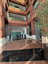 350 S Beverly Dr, Beverly Hills, CA à louer Photo de l’immeuble– Image 1 sur 9