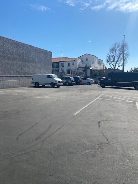12501 Philadelphia St, Whittier, CA à vendre - Photo de l’immeuble – Image 3 sur 15