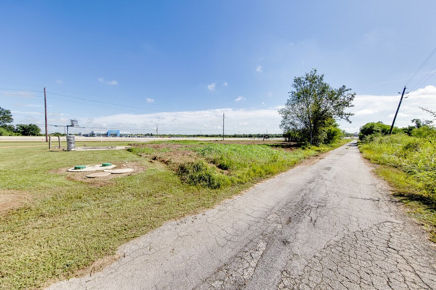 4095 SE I 10 Frontage Rd, Sealy, TX à louer - Photo de l’immeuble – Image 2 sur 54