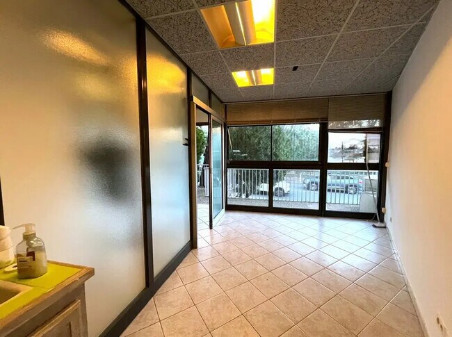 Plus de détails pour Local commercial à vendre