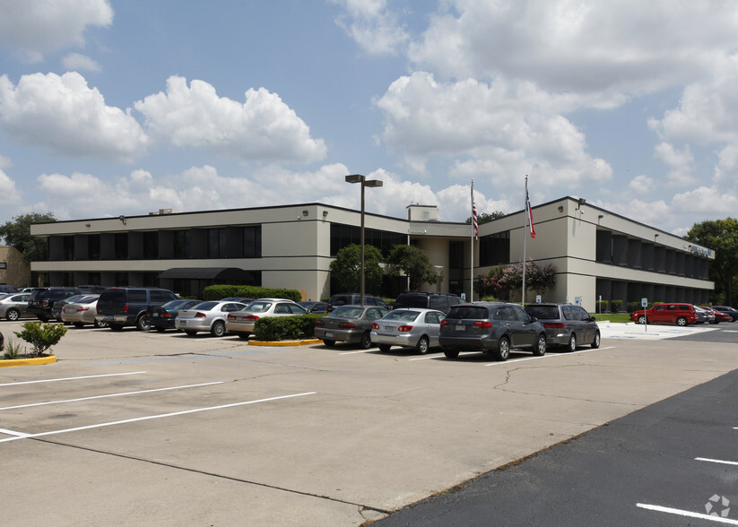 2950 S Gessner Rd, Houston, TX à louer - Photo de l’immeuble – Image 3 sur 8
