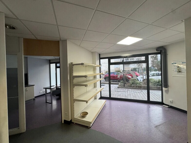 Local commercial dans Chatou à louer - Photo intérieure – Image 2 sur 9