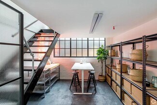 Plus de détails pour 851-861 Coronation Rd, Londres - Local d'activités à louer
