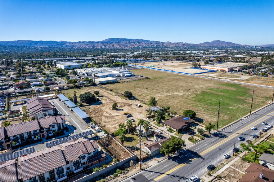 831 W Lugonia Ave, Redlands, CA à vendre - Photo de l’immeuble – Image 2 sur 26