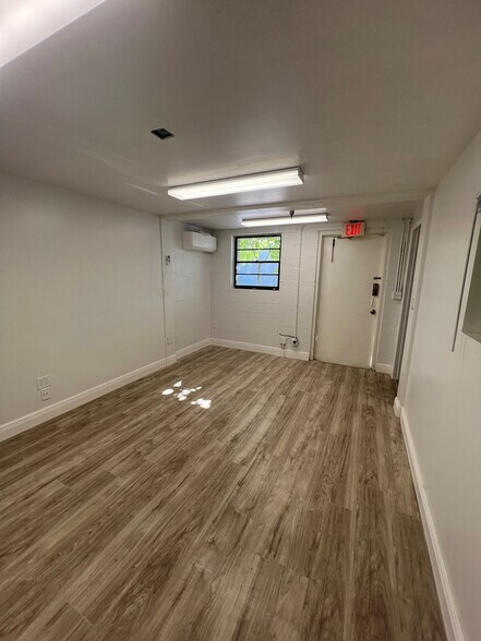 3885 Investment Ln, Riviera Beach, FL à louer - Photo de l’immeuble – Image 3 sur 6