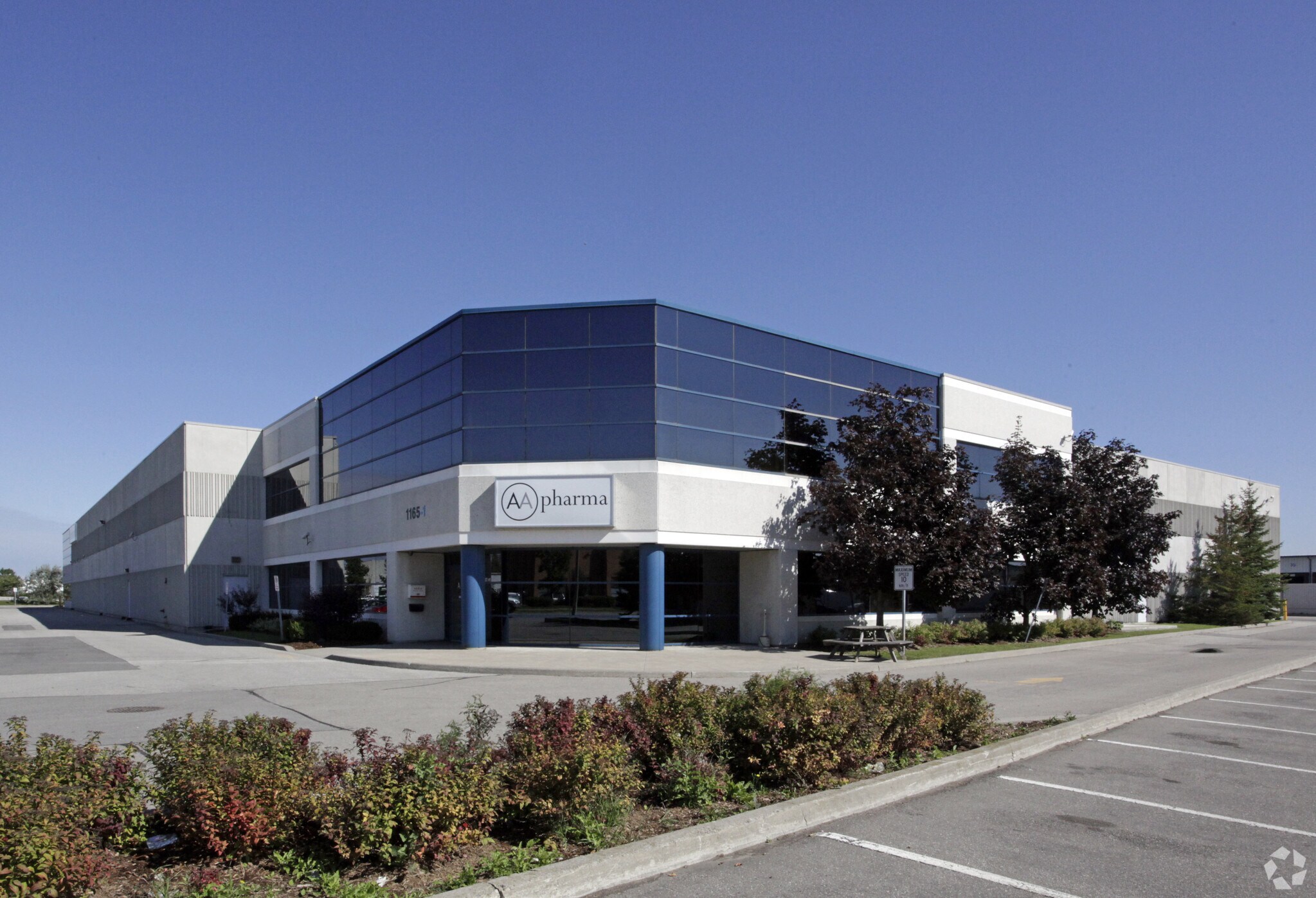 1165 Creditstone Rd, Vaughan, ON à louer Photo principale– Image 1 sur 3