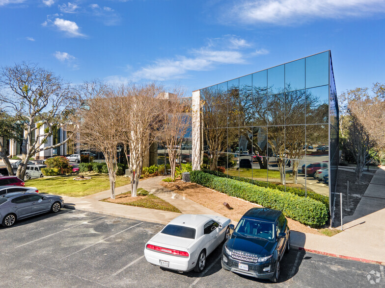 8535 Wurzbach Rd, San Antonio, TX à louer - Photo principale – Image 1 sur 8