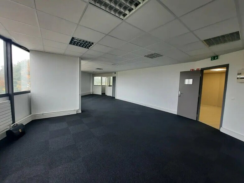 Bureau dans Sotteville-lès-Rouen à louer - Photo de l’immeuble – Image 2 sur 11