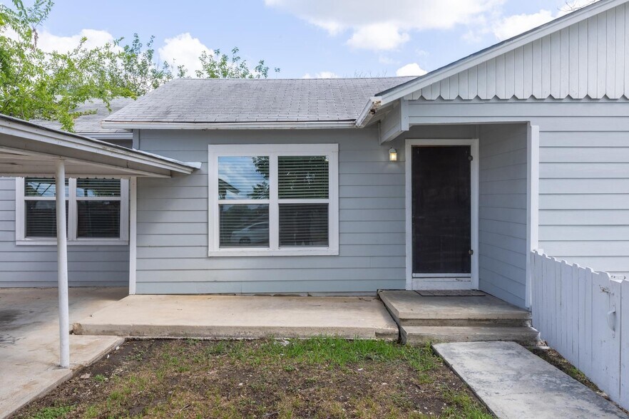 1445 Hillview Ave, New Braunfels, TX à vendre - Photo de l’immeuble – Image 3 sur 29