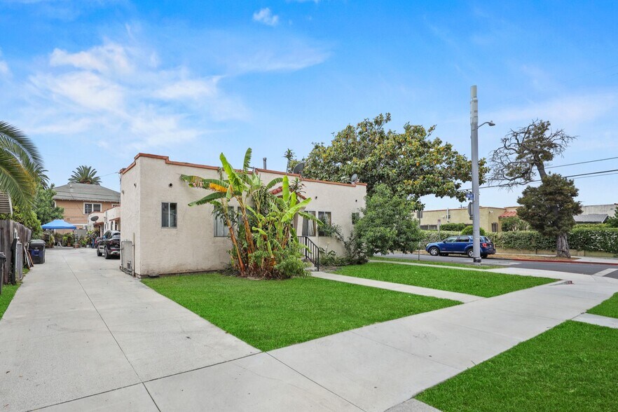 3836 S Gramercy Pl, Los Angeles, CA à vendre - Photo de l’immeuble – Image 2 sur 23