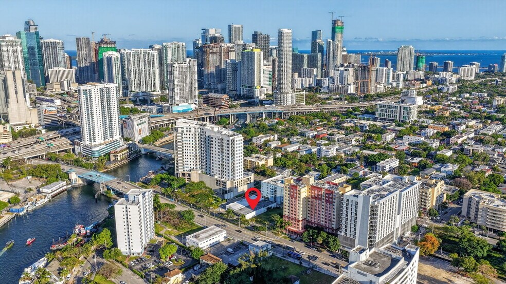 500 W Flagler St, Miami, FL à louer - Photo de l’immeuble – Image 3 sur 33
