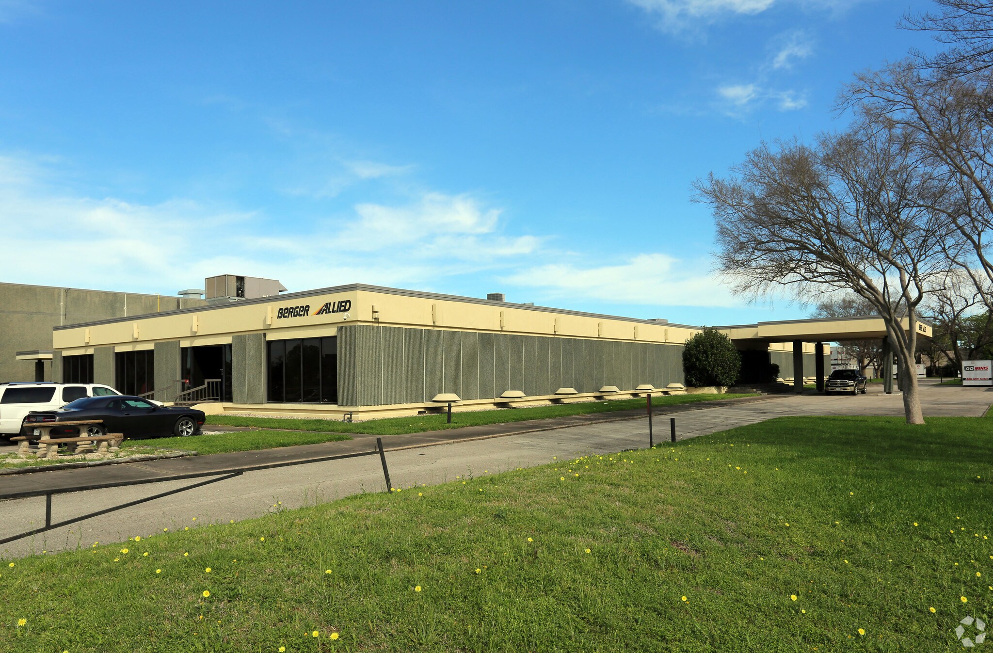 3021 Mangum Rd, Houston, TX à louer Photo principale– Image 1 sur 6
