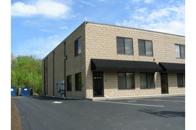 81 Western Industrial Dr, Cranston, RI à vendre - Photo principale – Image 1 sur 78