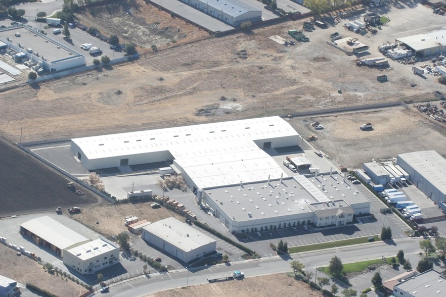 1600 Lana Way, Hollister, CA à louer - Photo de l’immeuble – Image 2 sur 9