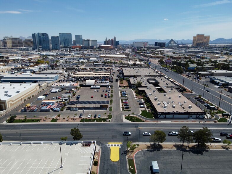4300 W Tropicana Ave, Las Vegas, NV à louer - Photo de l’immeuble – Image 3 sur 4