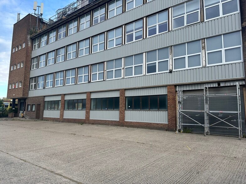 Coldharbour Ln, Rainham à louer - Photo de l’immeuble – Image 3 sur 3