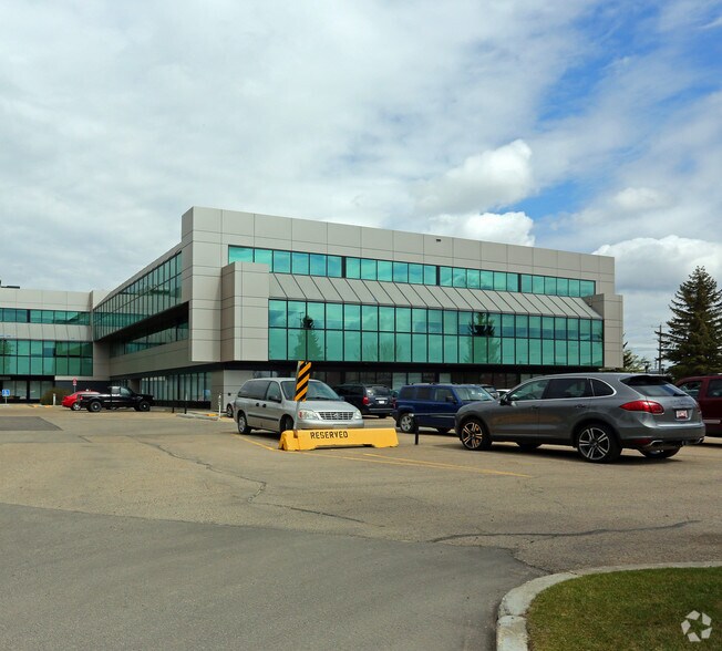 9618-9622 42 Av NW, Edmonton, AB à vendre - Photo principale – Image 1 sur 7