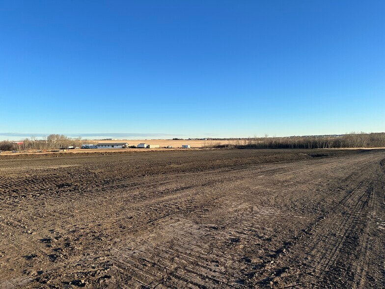 720049 RR63, Clairmont, AB à louer - Photo de l’immeuble – Image 3 sur 9