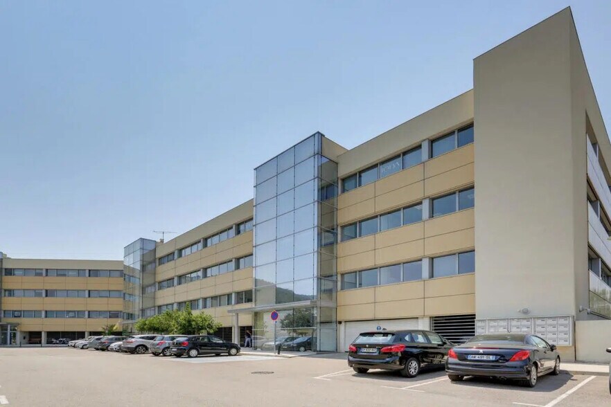 Bureau dans Aubagne à louer - Photo de l’immeuble – Image 2 sur 25