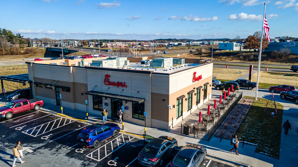3849 Oakwood Mall, Eau Claire, WI à vendre - Photo de l’immeuble – Image 2 sur 2