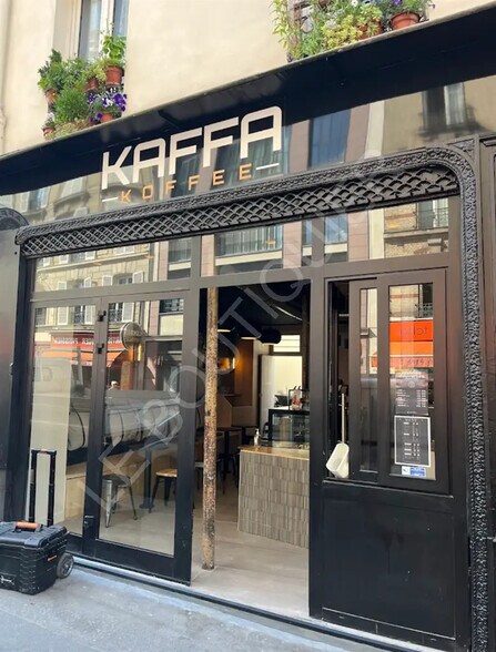 Local commercial dans Paris à louer - Photo de l’immeuble – Image 1 sur 9